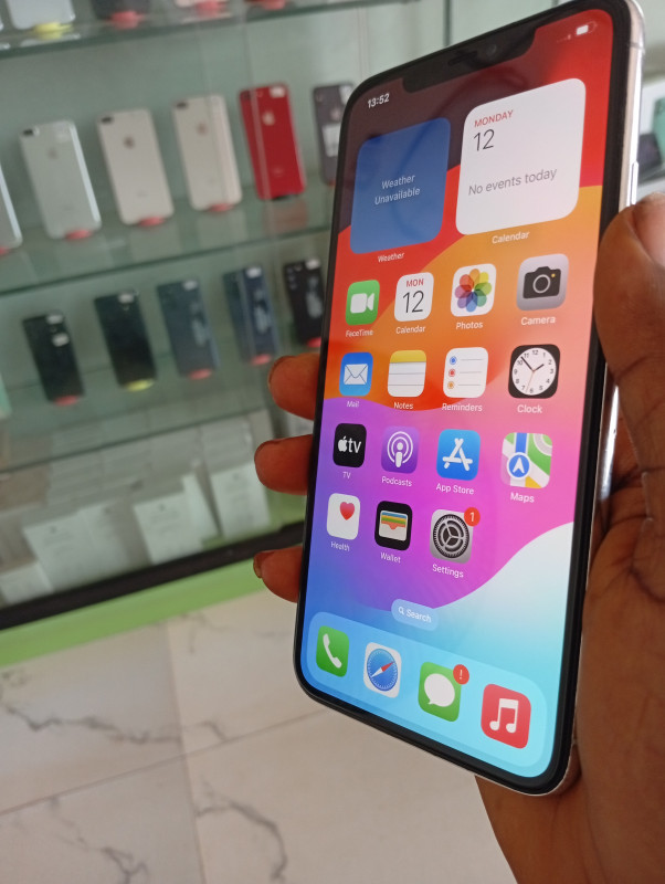 UK USED IPHONE 11 PRO MAX 256GB