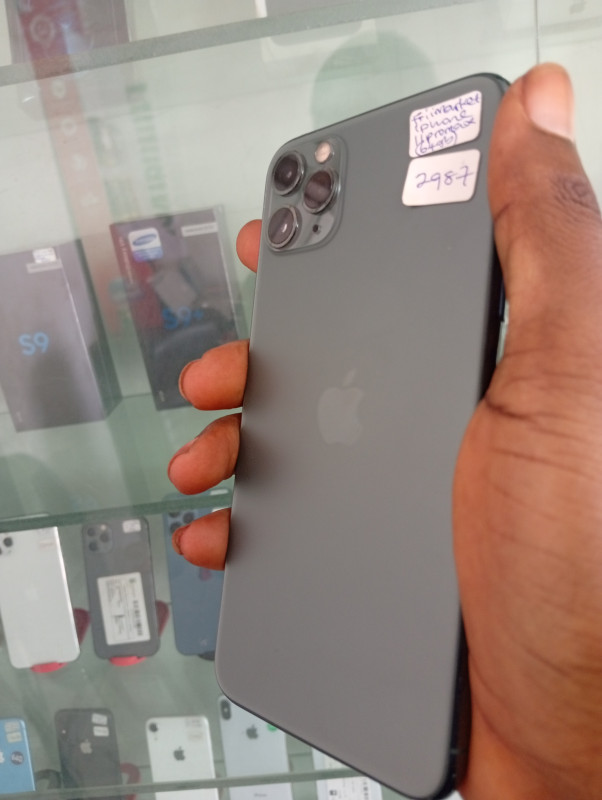 UK USED IPHONE 11 PRO MAX 6GB