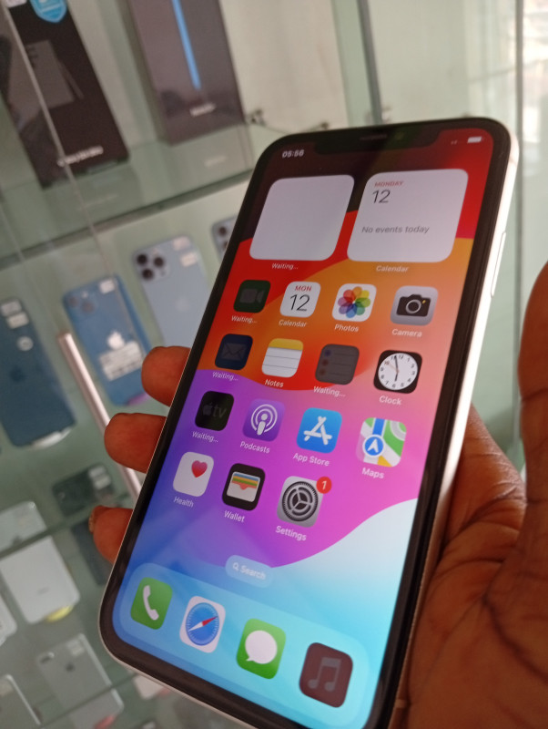 UK USED IPHONE 11 128GB